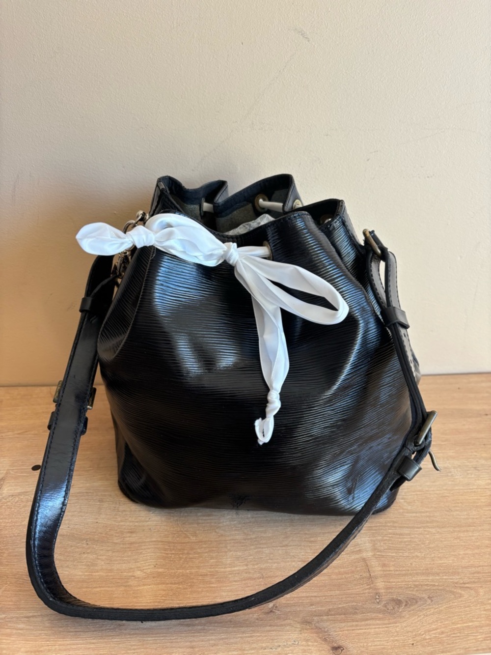 Authentic Louis Vuitton leather Noe shoulder bag